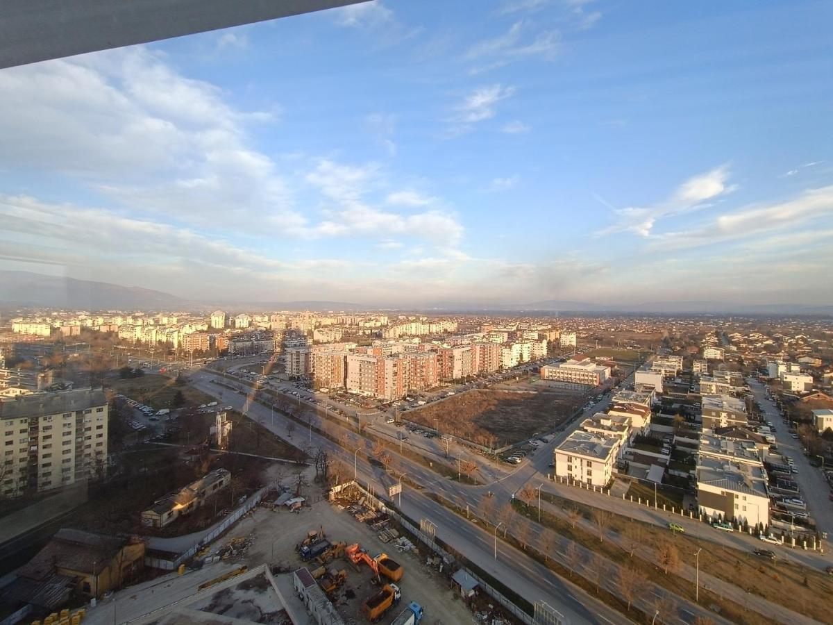 18Th & 16H Floor Secure Luxury Condos With Pool & Fitness Included In Price Skopje Zewnętrze zdjęcie
